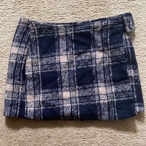 NWT Urban outfitters large winter plaid skirt